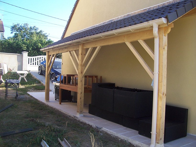 Aménagement extérieur : création d'un abri de jardin avec préau à barbecue à Dardilly (Rhône 69)