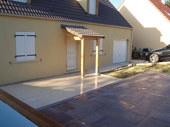 Aménagement extérieur : construction d'un devant de porte d'entrée à Ecully (Rhône 69)